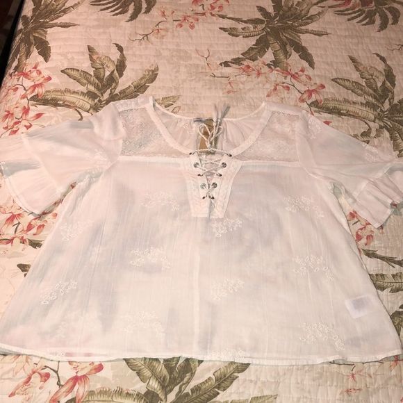 AE M NWOT Ivory Embroidered Bell Quarter Sleeve Flowy Lace up Cotton Blouse - Picture 11 of 11